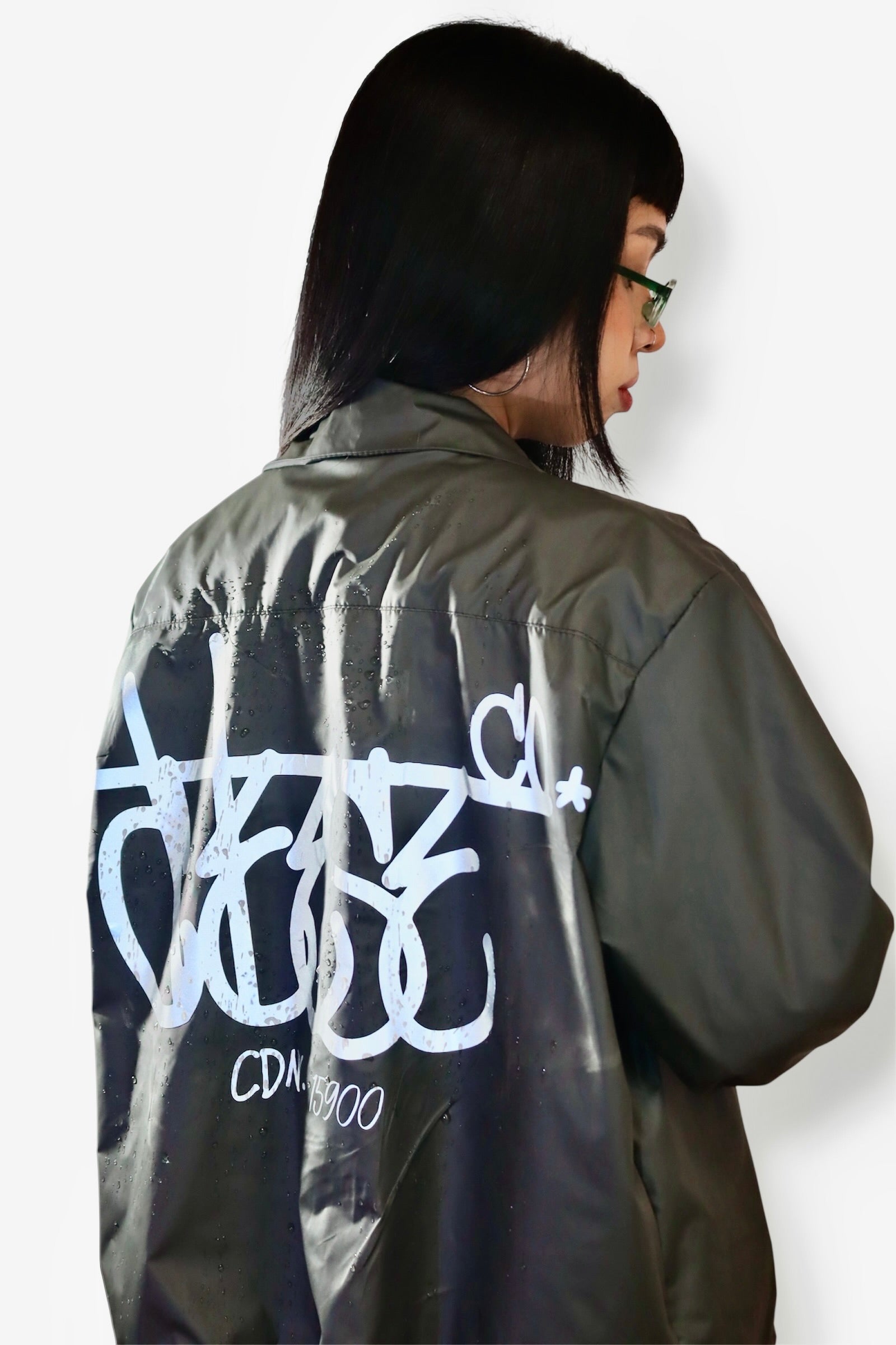 "Caminando Sobre El Agua" Drop No.16  Chamarra Impermeable