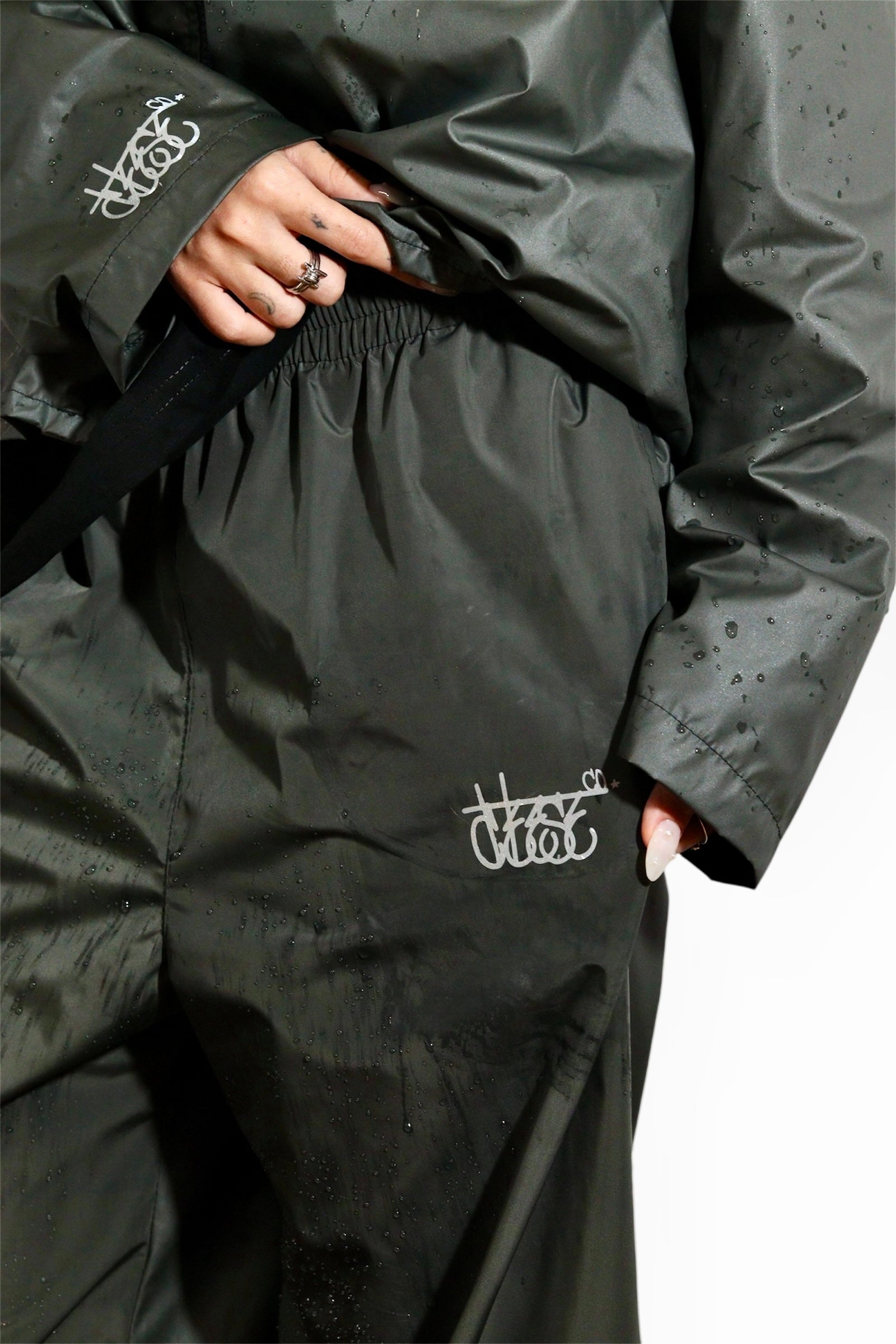 "Caminando Sobre El Agua" Drop No.16 Pantalon Impermeable