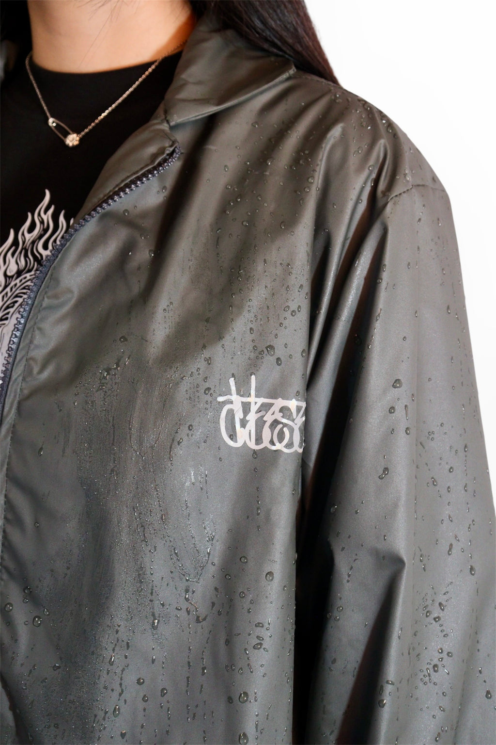 "Caminando Sobre El Agua" Drop No.16  Chamarra Impermeable